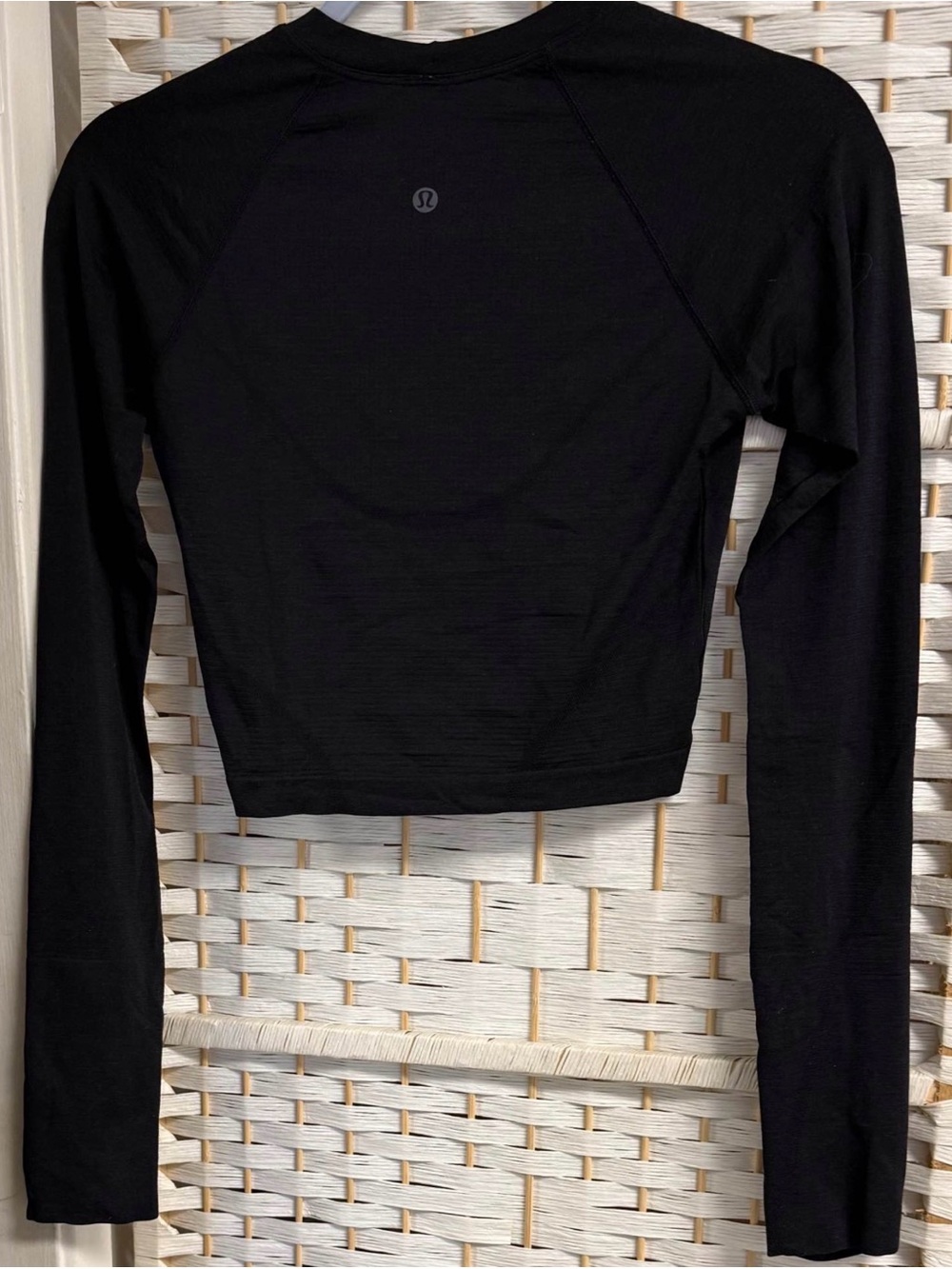 lululemon athletica Black Long-Sleeve Cropped Athletic Top
